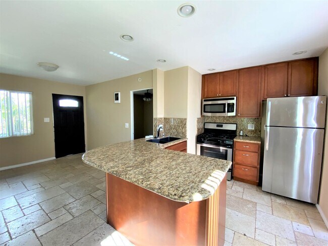 1617-1623 Hornblend St San Diego, CA 92109 photo 3