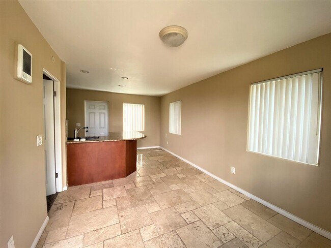1617-1623 Hornblend St San Diego, CA 92109 photo 4