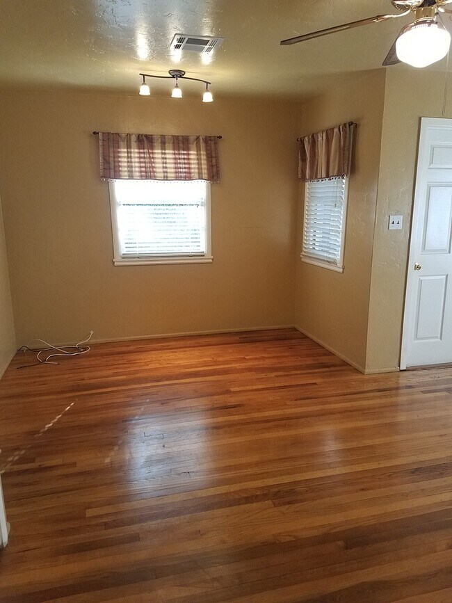 230 D Ave Coronado, CA 92118 photo 5