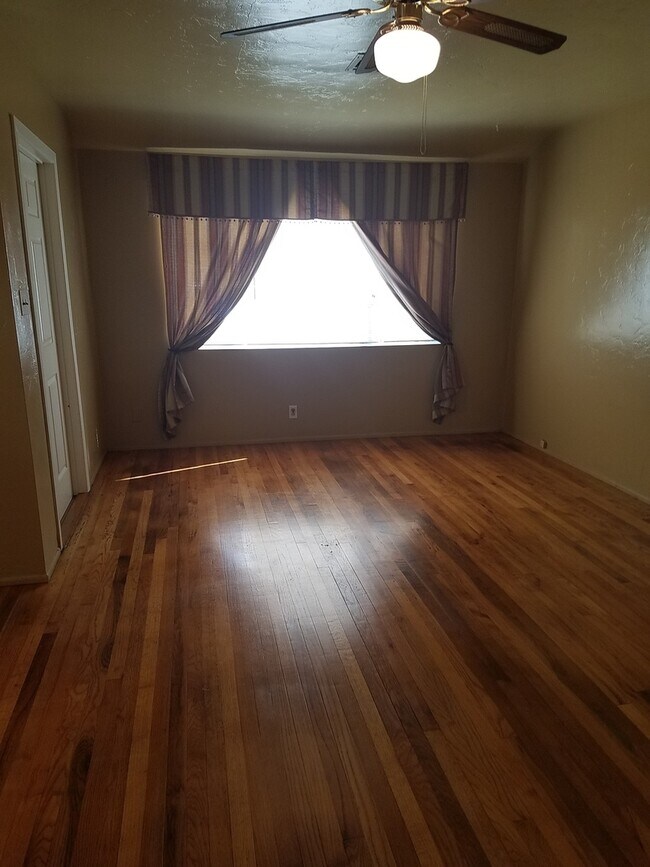 230 D Ave Coronado, CA 92118 photo 4