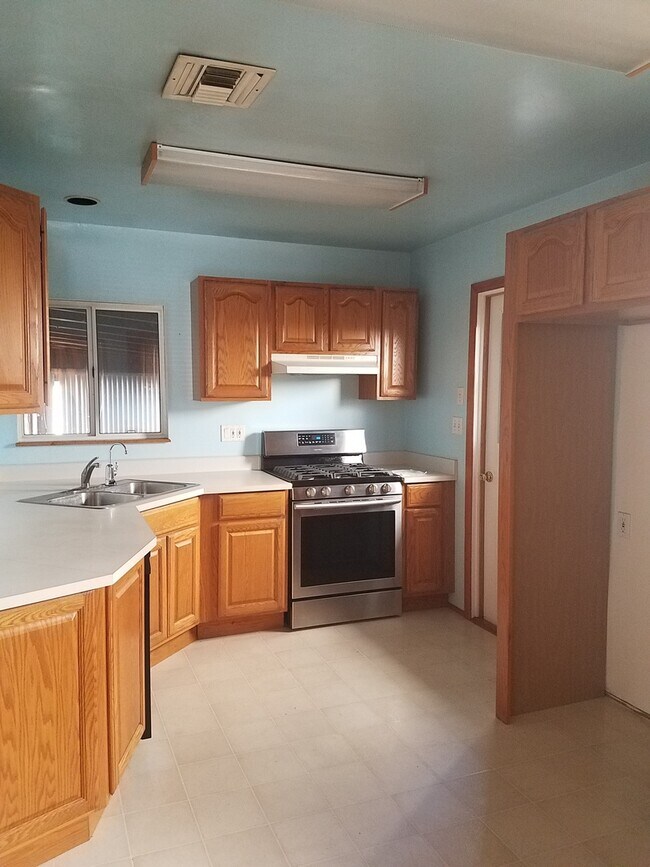 230 D Ave Coronado, CA 92118 photo 3