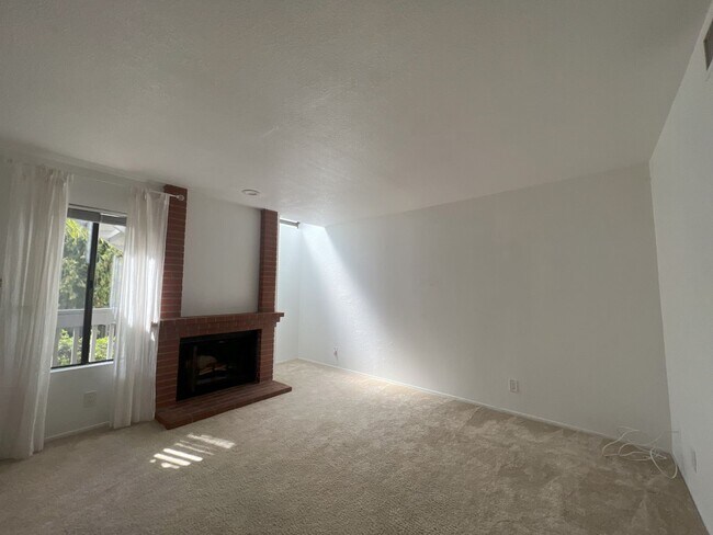 6055 Estelle St San Diego, CA 92115 photo 3
