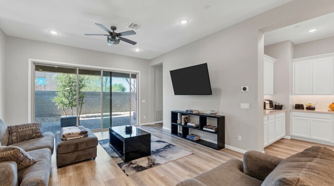 14027 W Desert Flower Dr photo 3