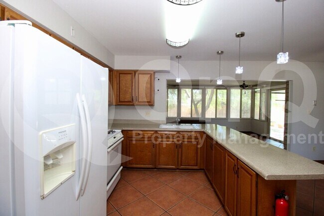 2407 W Laurel Ln Phoenix, AZ 85029 photo 4