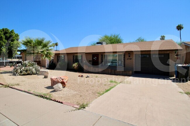 2407 W Laurel Ln Phoenix, AZ 85029 photo 2