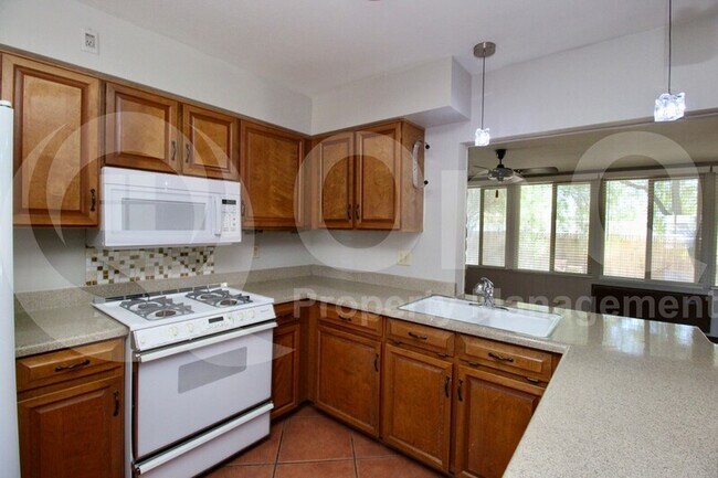 2407 W Laurel Ln Phoenix, AZ 85029 photo 3