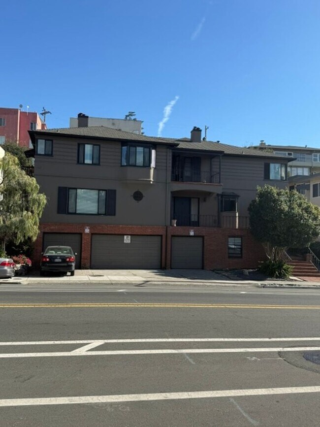 2432-2436 Park Blvd Oakland, CA 94606