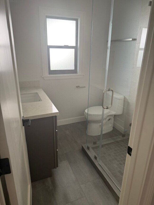 2432-2436 Park Blvd Oakland, CA 94606 photo 4