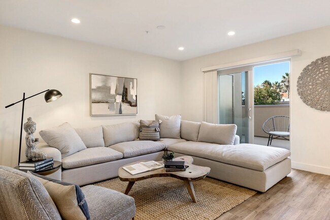 808 Reed Ave San Diego, CA 92109 photo 4