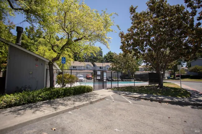 1549 Monarch Pl Rohnert Park, CA 94928 photo 3
