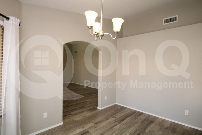 545 S Ash St Gilbert, AZ 85296 photo 4