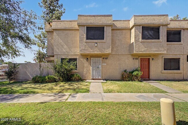 4107 W Wonderview Rd Phoenix, AZ 85019 photo 4