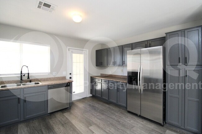 4105 West Myrtle Ave Phoenix, AZ 85051 photo 5