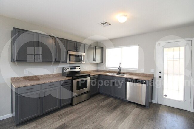 4105 West Myrtle Ave Phoenix, AZ 85051 photo 4