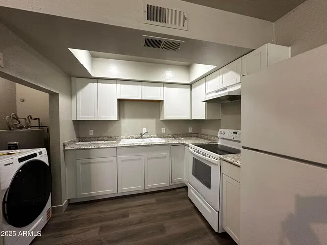 1421 E Fillmore St Phoenix, AZ 85006 photo 2