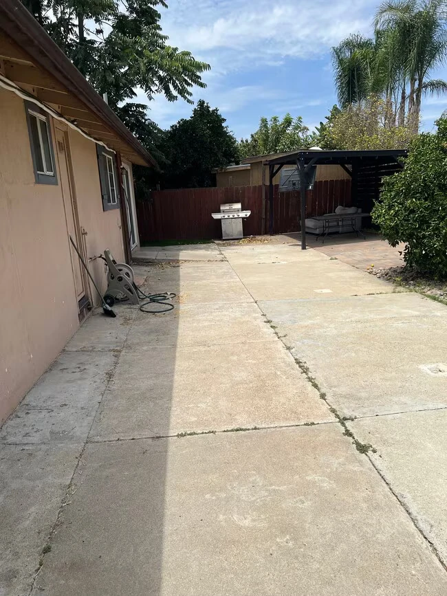 700 E Washington Ave Escondido, CA 92025 photo 2
