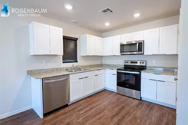 11094 W Arvada Dr Arizona City, AZ 85123 photo 3