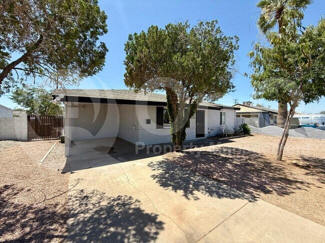 3335 E Oak St Phoenix, AZ 85008 photo 2