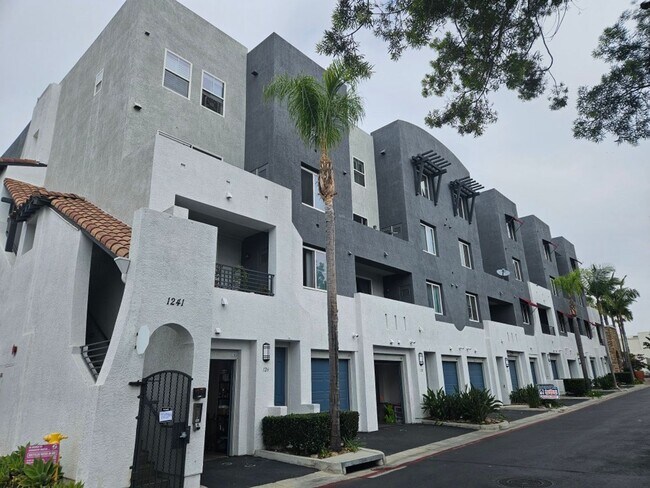 1241 Santa Cora Ave Chula Vista, CA 91913
