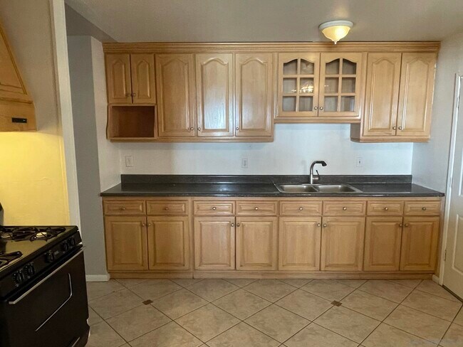 8136 Knollwood Rd San Diego, CA 92114 photo 3