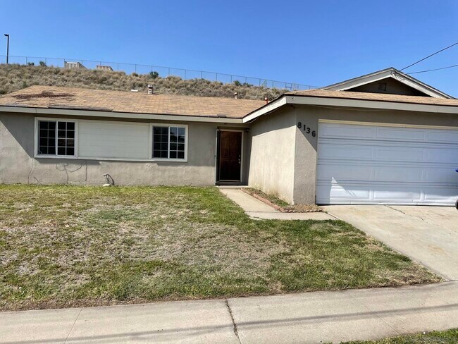 8136 Knollwood Rd San Diego, CA 92114