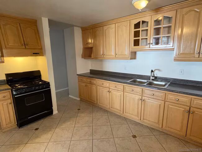 8136 Knollwood Rd San Diego, CA 92114 photo 2