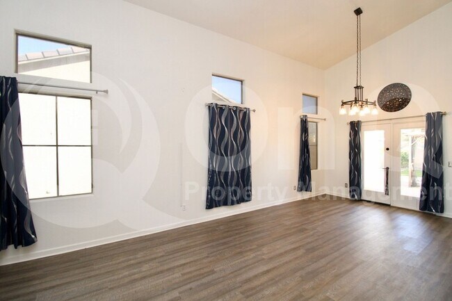 12175 W Chase Ln Avondale, AZ 85323 photo 5