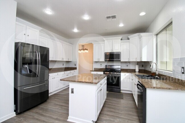 12175 W Chase Ln Avondale, AZ 85323 photo 3