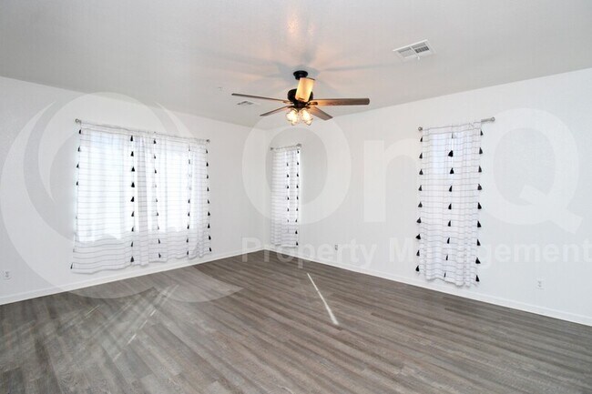 12175 W Chase Ln Avondale, AZ 85323 photo 4