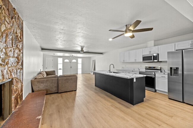 5527 Dorothy Dr San Diego, CA 92115 photo 2