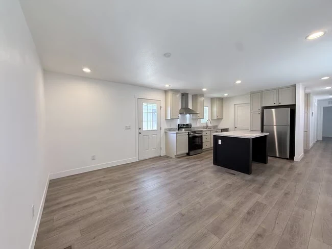 2060 N Center St Mesa, AZ 85201 photo 2