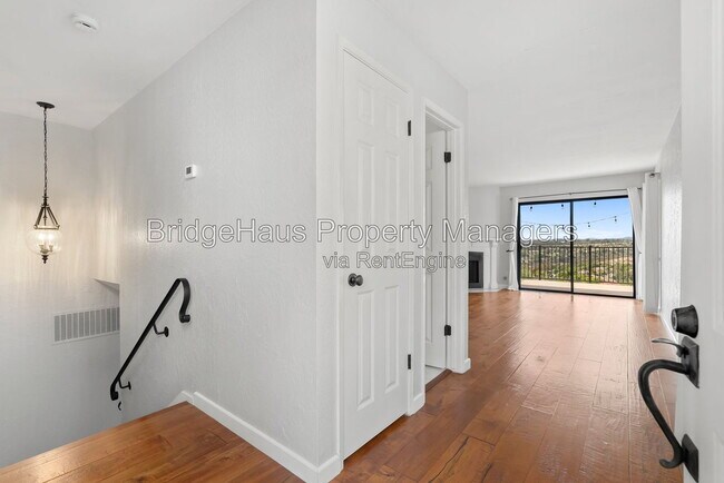 6531 Corte Valdez Carlsbad, CA 92009 photo 2