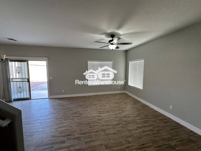 10992 W Manzanita Dr Peoria, AZ 85345 photo 5
