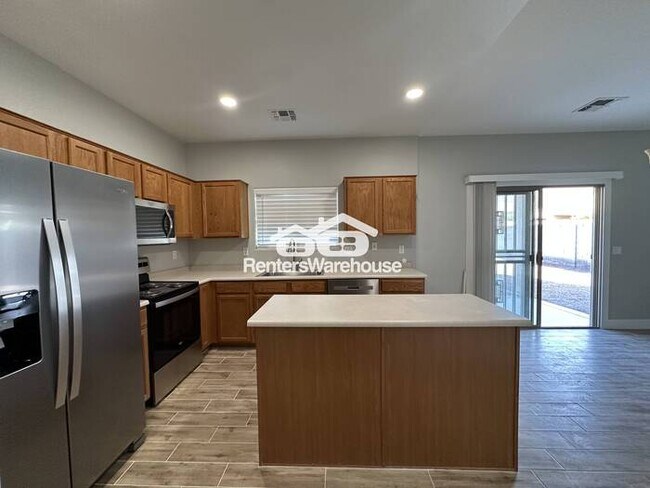 10992 W Manzanita Dr Peoria, AZ 85345 photo 3