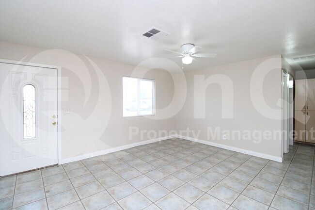 655 N 69th Ave Phoenix, AZ 85043 photo 4