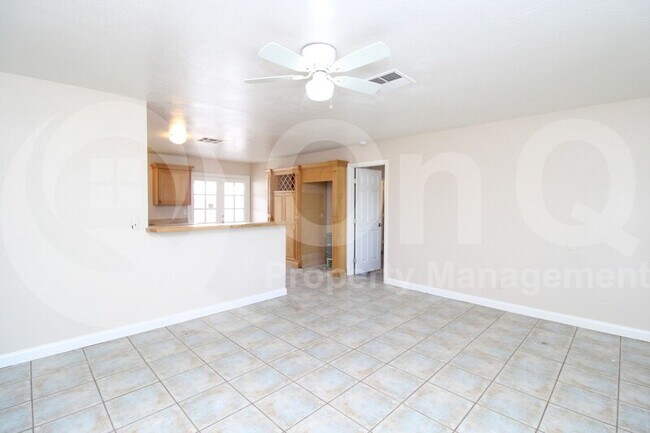 655 N 69th Ave Phoenix, AZ 85043 photo 3