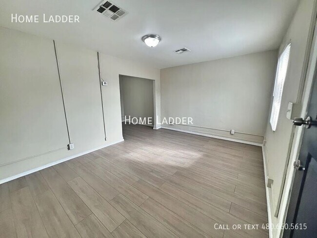 927 S 35th Ave Phoenix, AZ 85009 photo 3