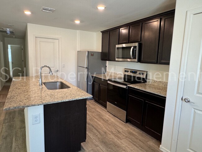 494 W Black Hawk Pl Casa Grande, AZ 85122 photo 3