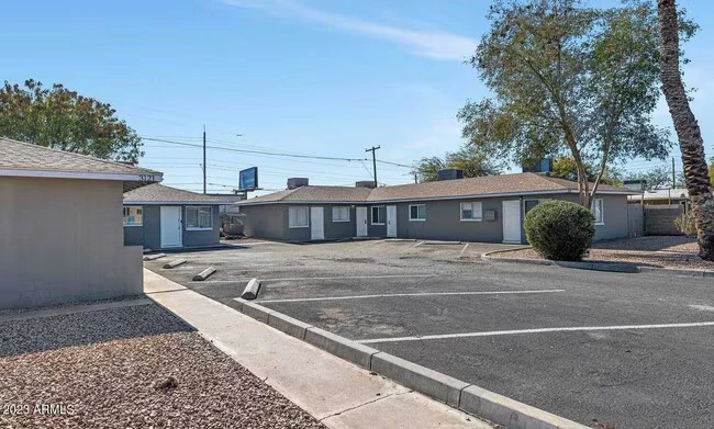 3123 W Almeria Rd Phoenix, AZ 85009 photo 2