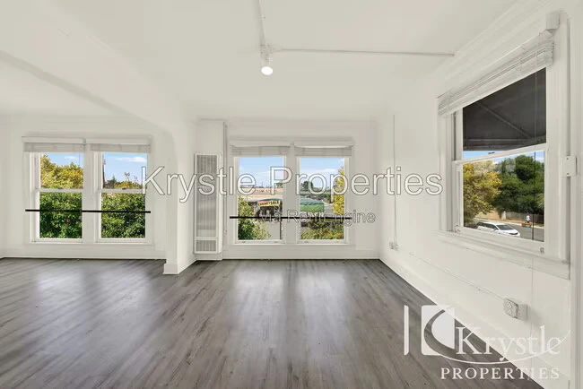 318 Napa St photo 2