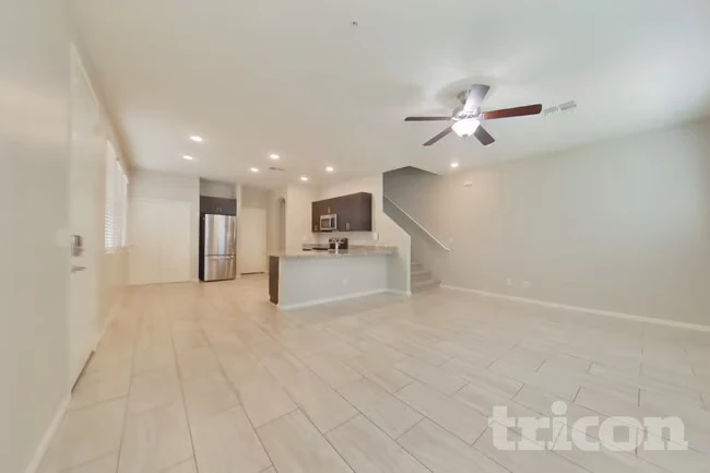 12565 W Lindbergh Dr Peoria, AZ 85383 photo 3
