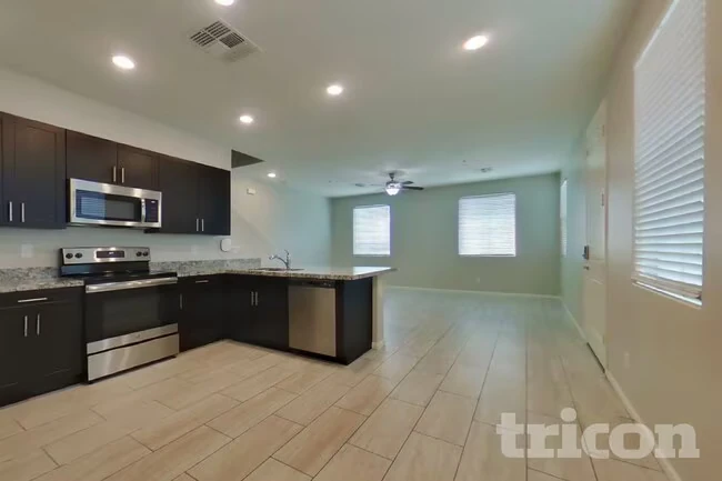 12565 W Lindbergh Dr Peoria, AZ 85383 photo 4