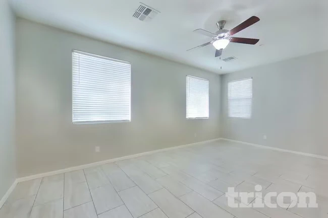 12565 W Lindbergh Dr Peoria, AZ 85383 photo 2