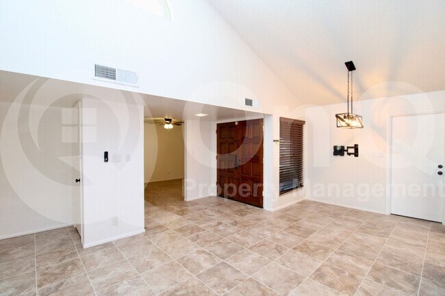 886 W Summit Pl Chandler, AZ 85225 photo 5