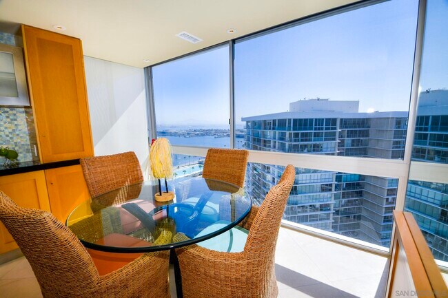 1810 Avenida Del Mundo Coronado, CA 92118 photo 4