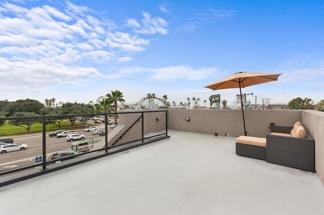 825 Island Ct San Diego, CA 92109 photo 5