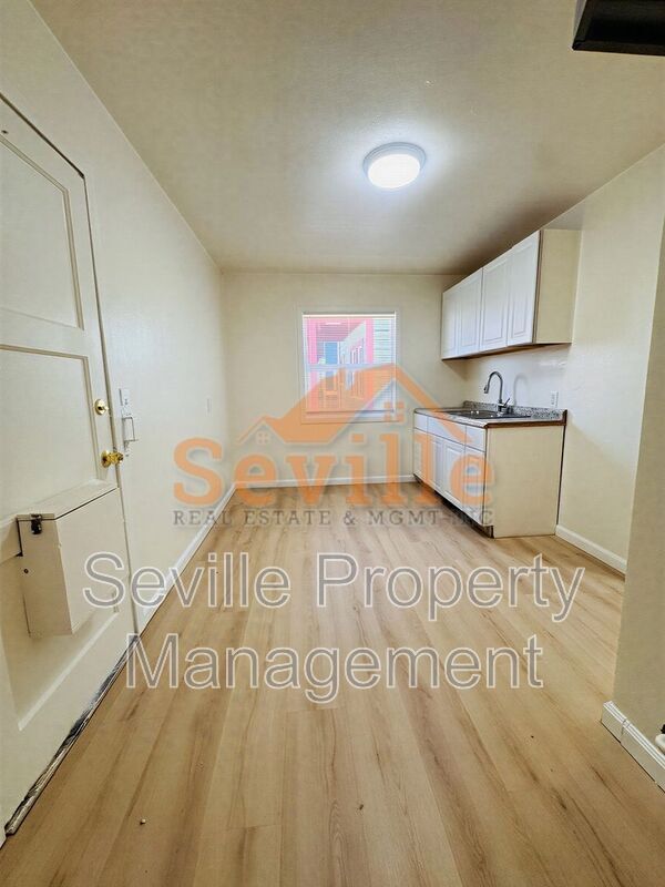1814 Chestnut St Oakland, CA 94607 photo 3