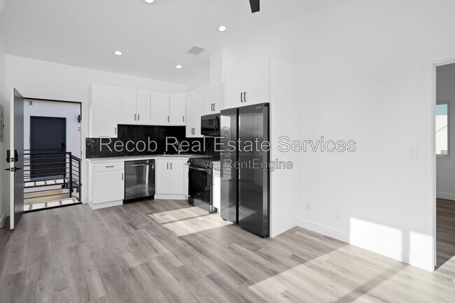 4687 49th St San Diego, CA 92115 photo 2