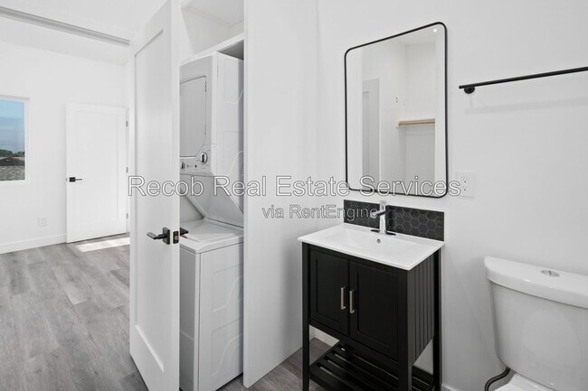 4687 49th St San Diego, CA 92115 photo 4