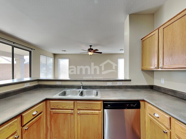 119 E Piccolo Ct Queen Creek, AZ 85143 photo 3